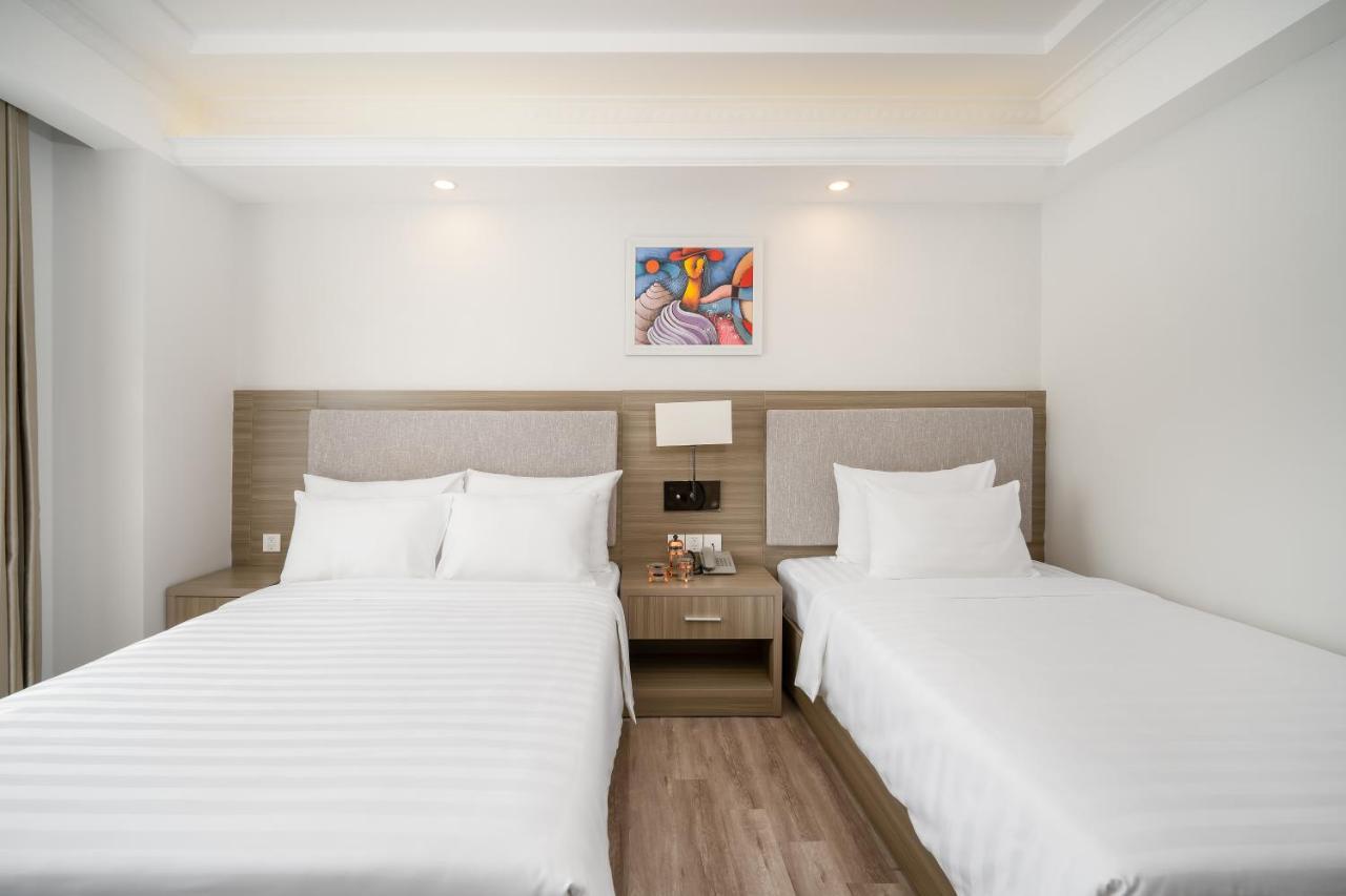 Royal Beach Hotel Da Nang Exterior photo